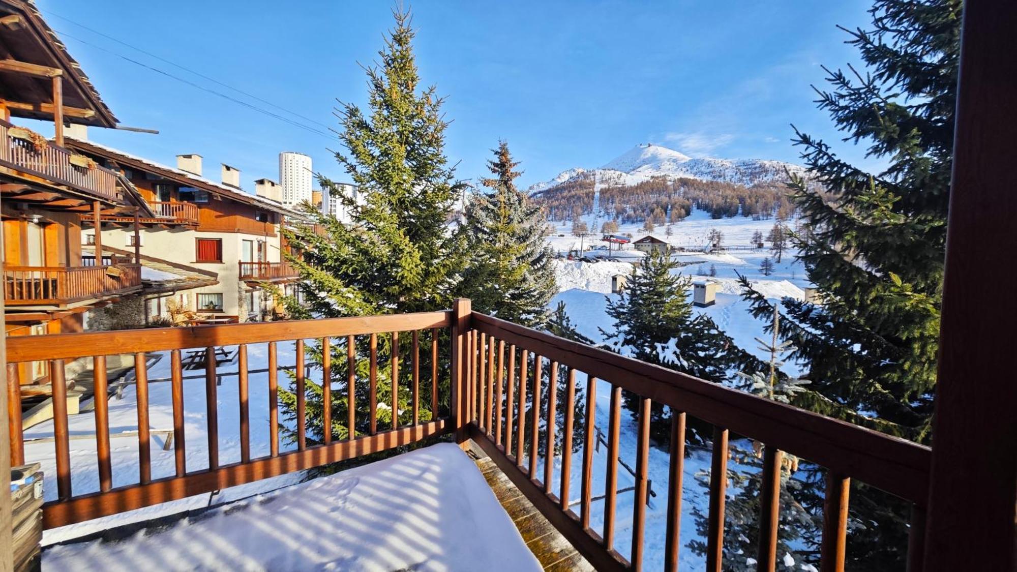Hostdomus - Imperial Chalet Villa Colle Colle Sestriere Exterior photo