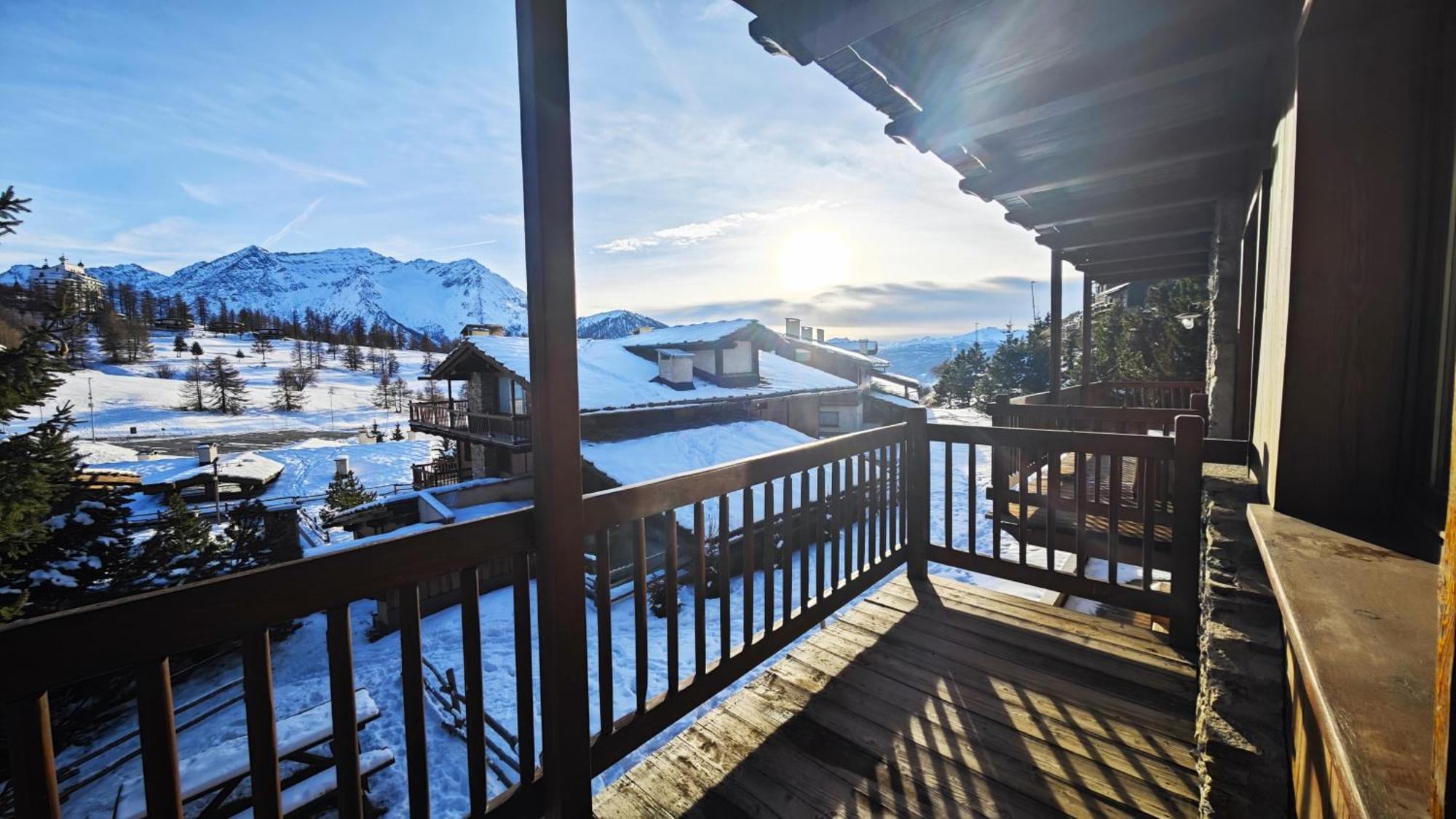 Hostdomus - Imperial Chalet Villa Colle Colle Sestriere Exterior photo