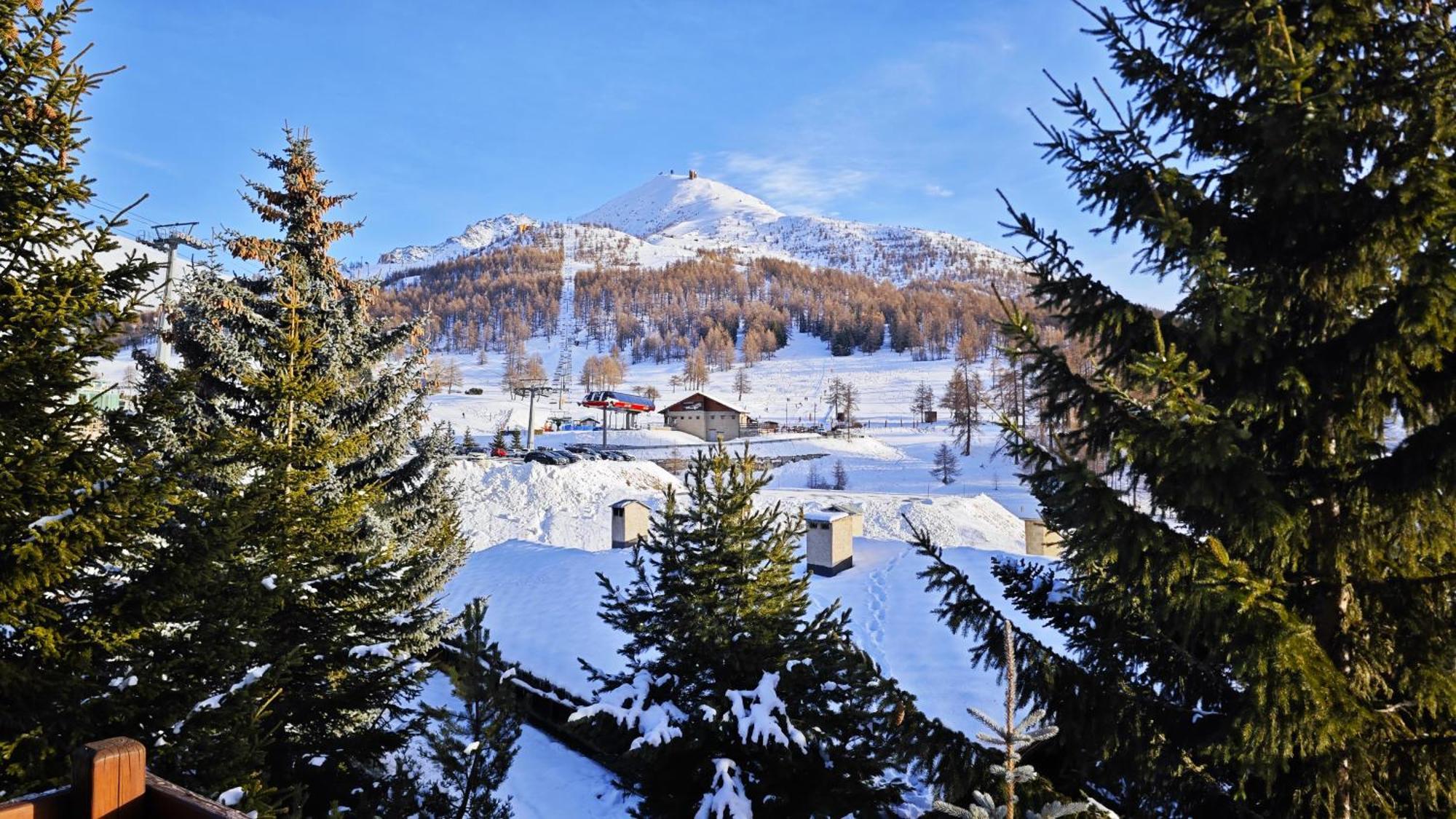 Hostdomus - Imperial Chalet Villa Colle Colle Sestriere Exterior photo